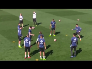 Karim benzema nutmeg vs gareth bale on real madrid training 11 03 2017