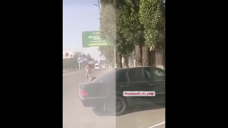 В николаеве водитель сбил агрессивного мужчину, чтобы прекратить драку