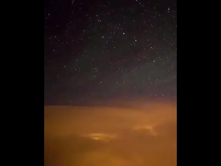 Desde el asiento de un piloto, lluvia de meteoros, parís, francia