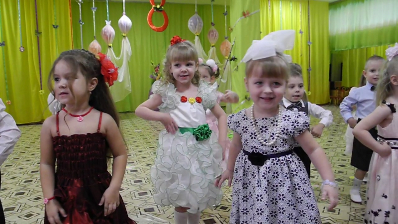 Губки бантиком,брои домиком