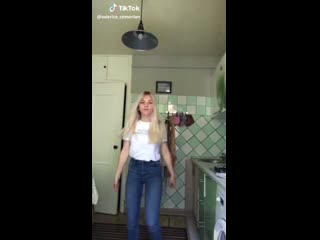 Отец и дочь танцуют под makf девочка со вписки (480p) mp4