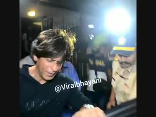 #shahrukhkhan snapped post dubbing for #zero