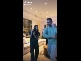 Yo mama(@jessicaalba) tiktok (2020)