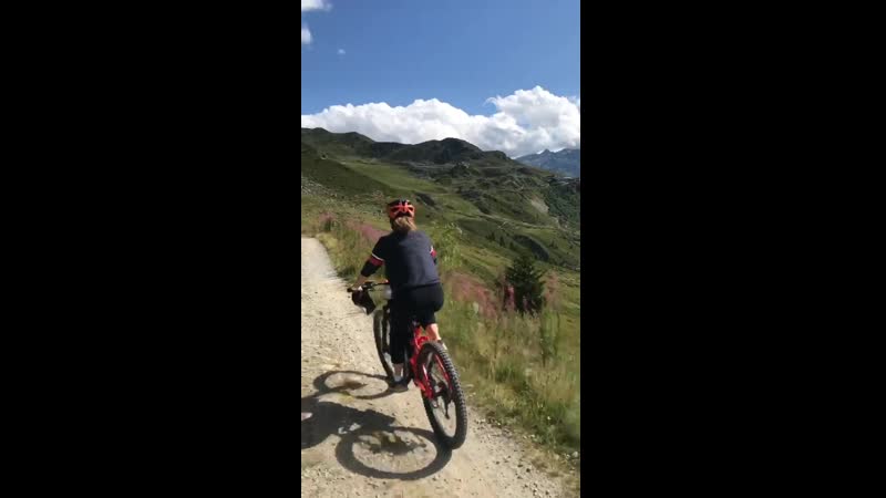 Shania twain &amp; frédéric thiébaud bike riding in switzerland