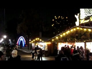 Am abend vor weihnachten in der wiener christkindlmarkt vor dem rathaus