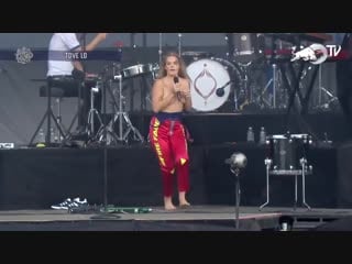 Tove lo “talking body“ live in lollapalooza chicago 2017