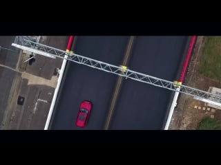 Jeep grand cherokee srt vs hemi hot rod в санта под