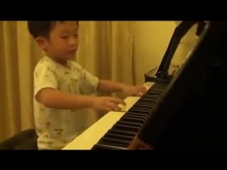 Amazing 4 year old boy plays the piano better than most professionals!