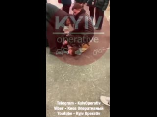 Били по голове в киевском метро устроили самосуд над наглым вором