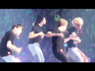 Привилегия трясти попку тэхёна