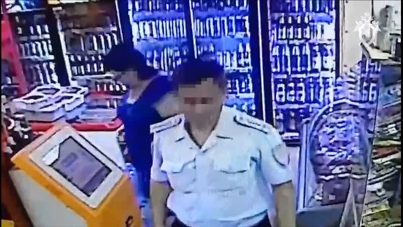 Придушил полицейского