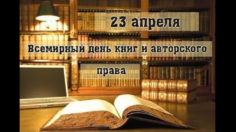 Голая зачиталась с книжкой