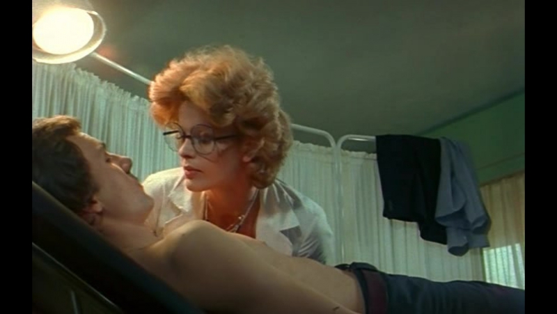 Докторша под простыней / la dottoressa sotto il lenzuolo (1976)