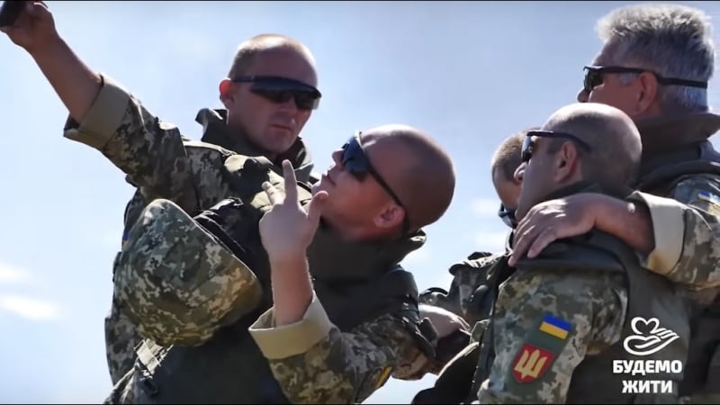 За лаштунками підготоа техніки до параду