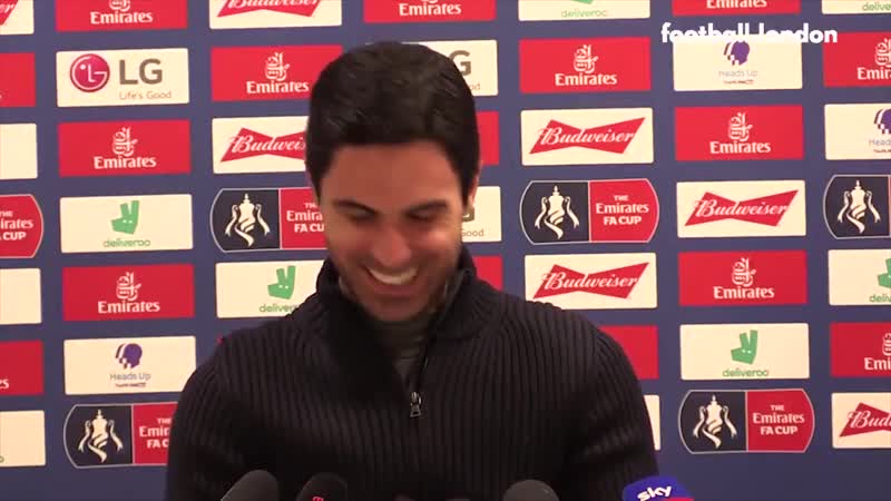Mikel arteta cant handle it when a phone rings with an everton ringtone