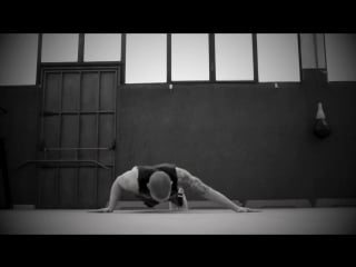 Bodyweight exercises pyramid pushups progression