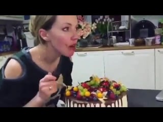 А попа то слипнется