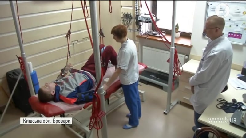 Як реабілітують тяжко пораненого біля авдіїи десантника вадима ушакова (21 02 2017)