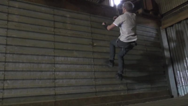 Изобретатель воссоздал одно из самых крутых игровых оружий из игры assasins creed