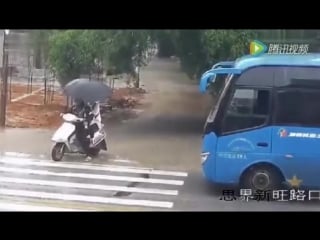 Жесткач на китайских дорогах 26 или двухколесники против всех (обкавто)