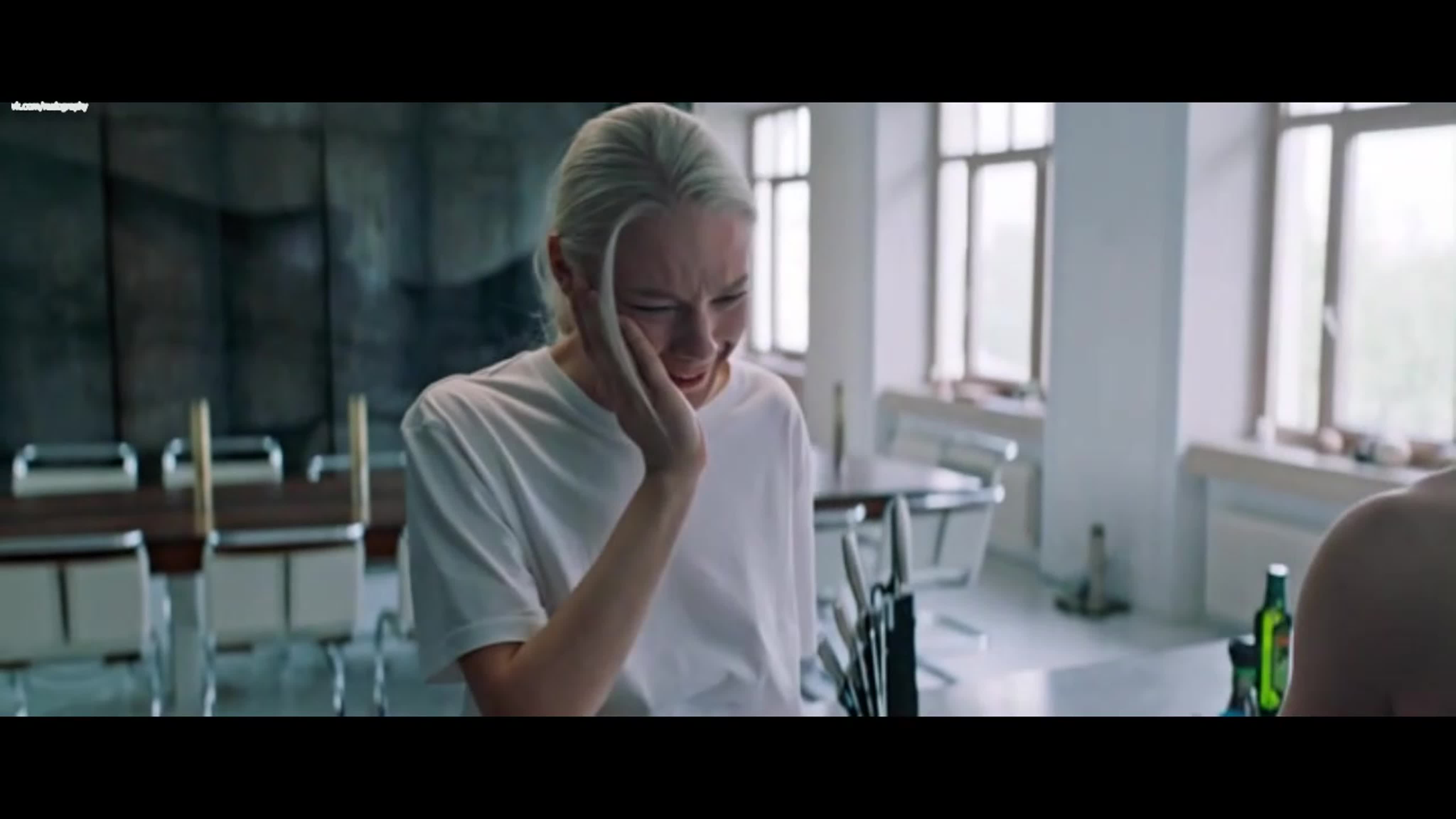 Кең жамбастары бар ресейлік әйелдердің фотосуреттері Химкидегі эротикалық массаж салоны