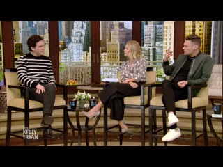 Kit harington is going to use a jon snow statue as a scarecrow in his garden