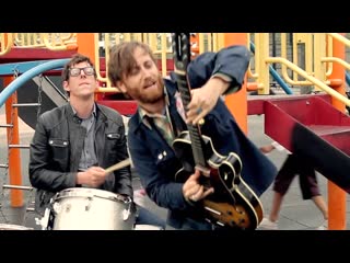 The black keys tighten up