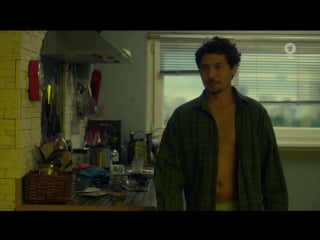 Rahul chakraborty going full frontal in kommissarin louise bonì jäger in der nacht