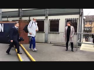 Maurizio sarri and his chelsea team have arrived at selhurst park! cryche