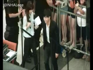 [fancam] hd 130906 lee seunggi entering press conference (720p)