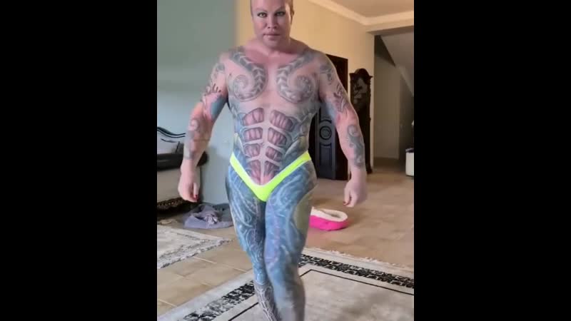 Жена подарила шпаку новые трусики! ))