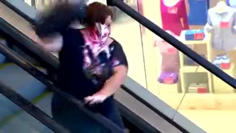 Клоун ебанул тортом в харю жирухе