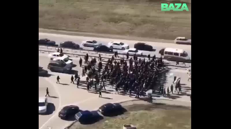 В магасе, участники митинга перекрыли федеральную автодорогу "кааз" они требуют отстаи еурова