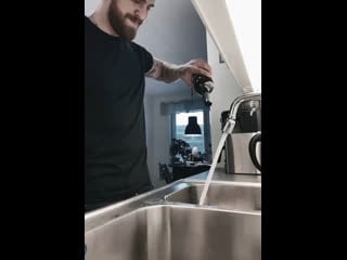 Вылил винишко