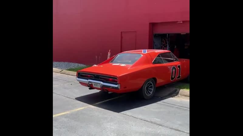 1969 dodge charger (придурки из хаззарда)