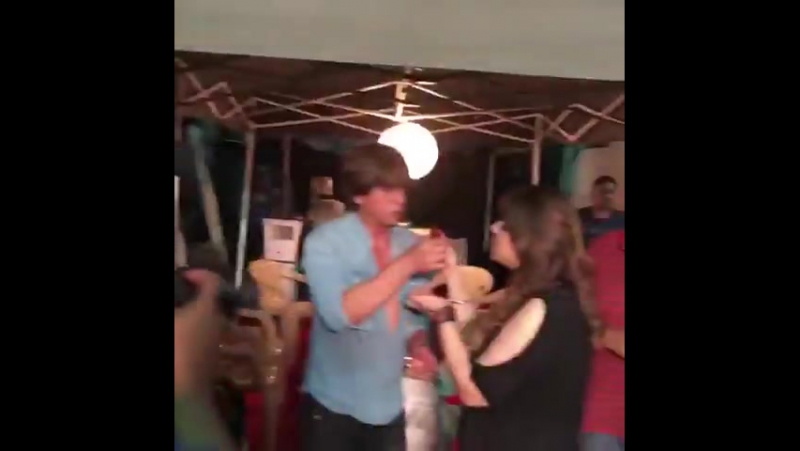 Pooja dadlani celebrated her birthday with shah rukh khan, suhana khan &amp; anand rai on the sets