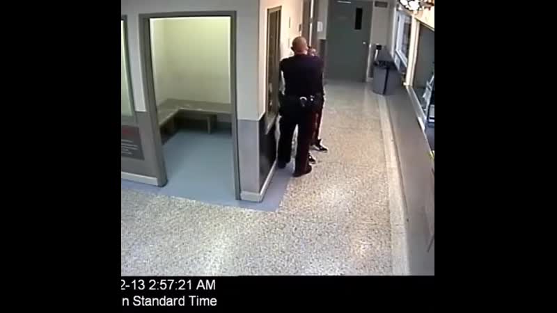 Демократия и задержания жены #обамы которая ссыт в моём подъезде,