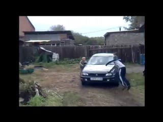 Мальчик разбил машину отца