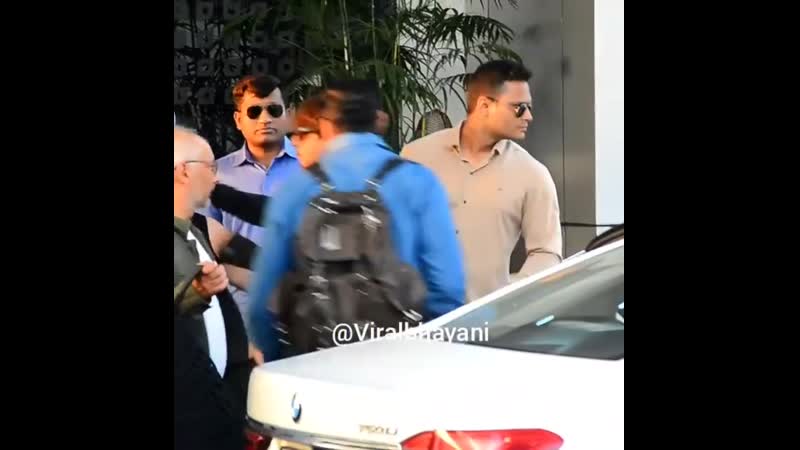 Viral bhayani on instagram “#shahrukhkhan arrives back from kolkata after atten