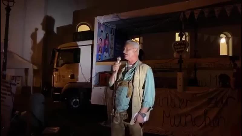 Ehemaliger polizist spricht auf coronademo