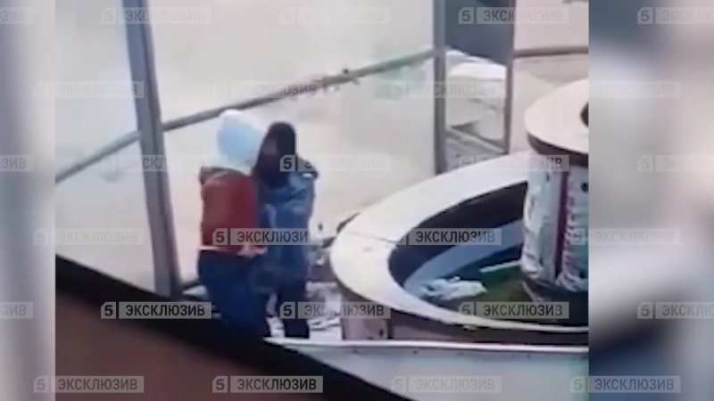 Пара занялась жарким сексом в мороз на улице у аэропорта домодедово