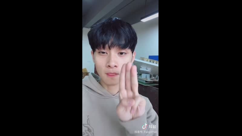 Лучший битбокс! китайский парень сымитировал 6 звуков одновременно!