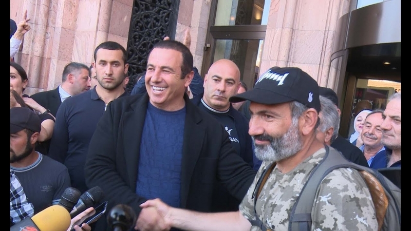 Փաշինյանը եւ ծառուկյանը հուշագիր են ստորագրում