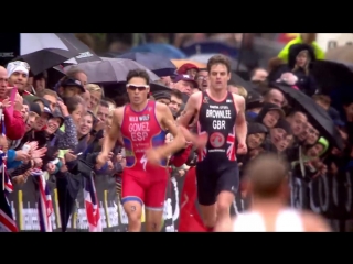 Crazy sprint finish between javier gomez jonathan brownlee