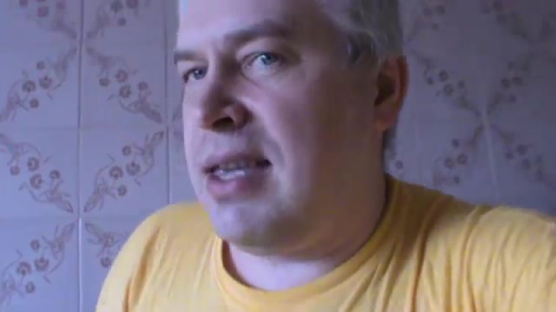 Кулич porn video – Гена горин на кухне кушает кулич