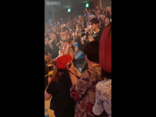 Hyuk is so cute he was holding hands with starlights and dancing, then he tried to take