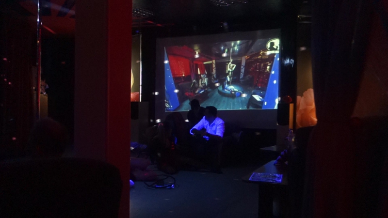 "вечеринки в клубе "тихое место" национальный колорит