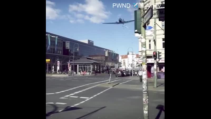 🕘 kann sich noch jemand an die legendären rosinenbomber erinnern? 😆