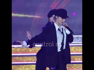 Ppl disliking her outfit when i think she looks hot