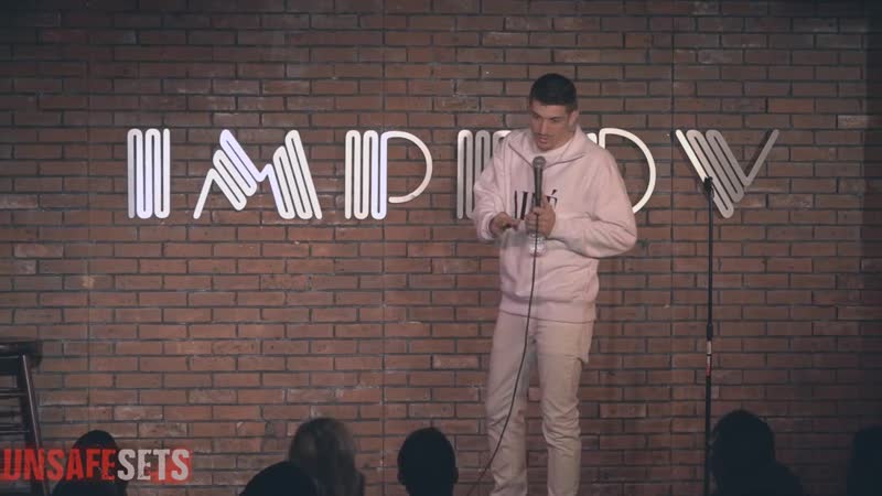 Andrew schulz mom tries to have threesome мамочка пытается замутить тройничок